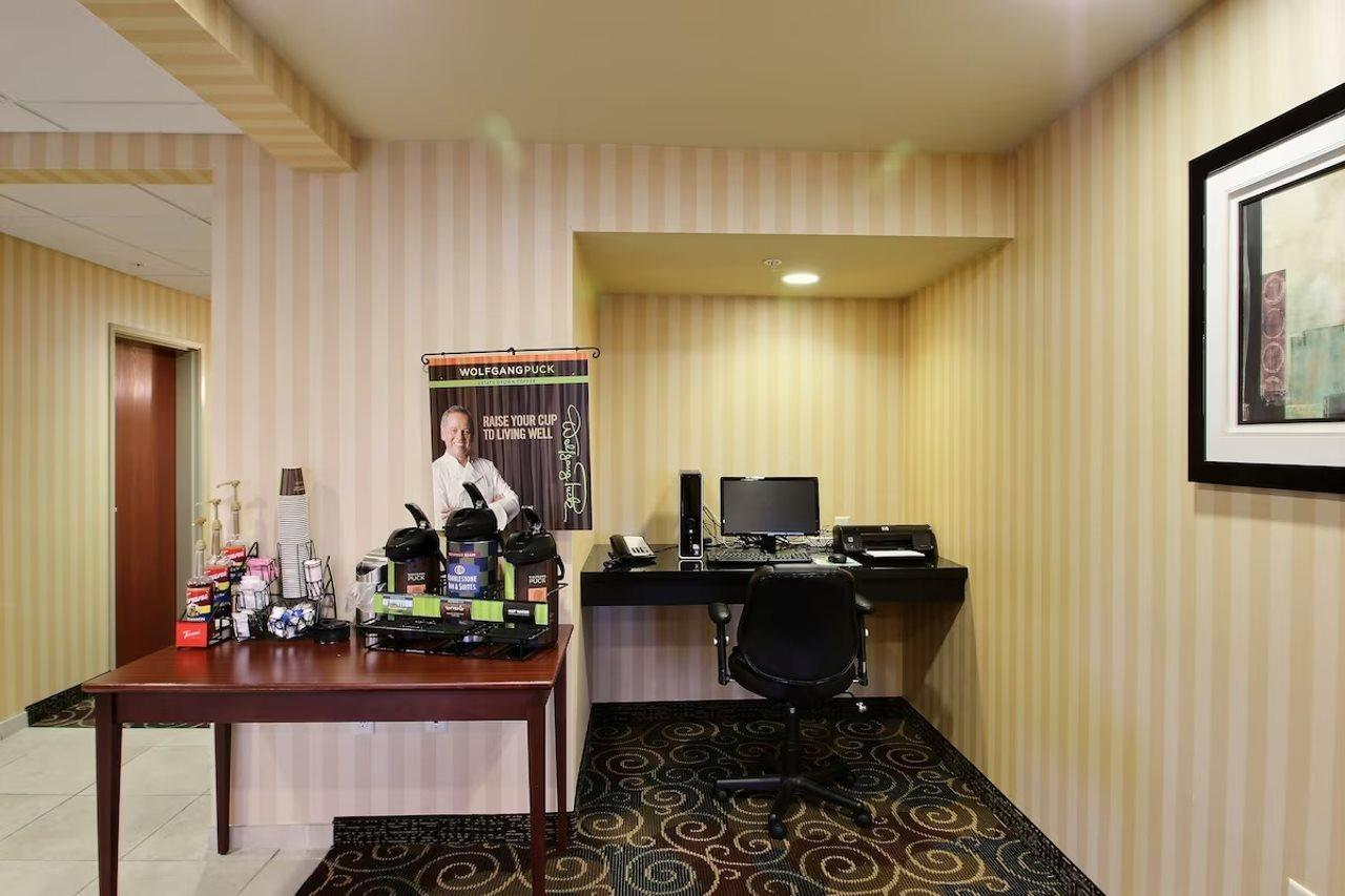 Americinn By Wyndham Oshkosh Exterior foto